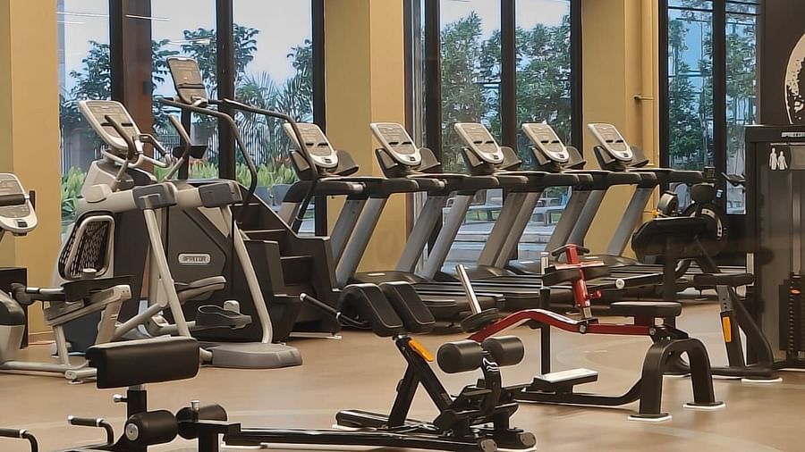close up image of the various fitness equipment placed in the gym at club charholi, pune